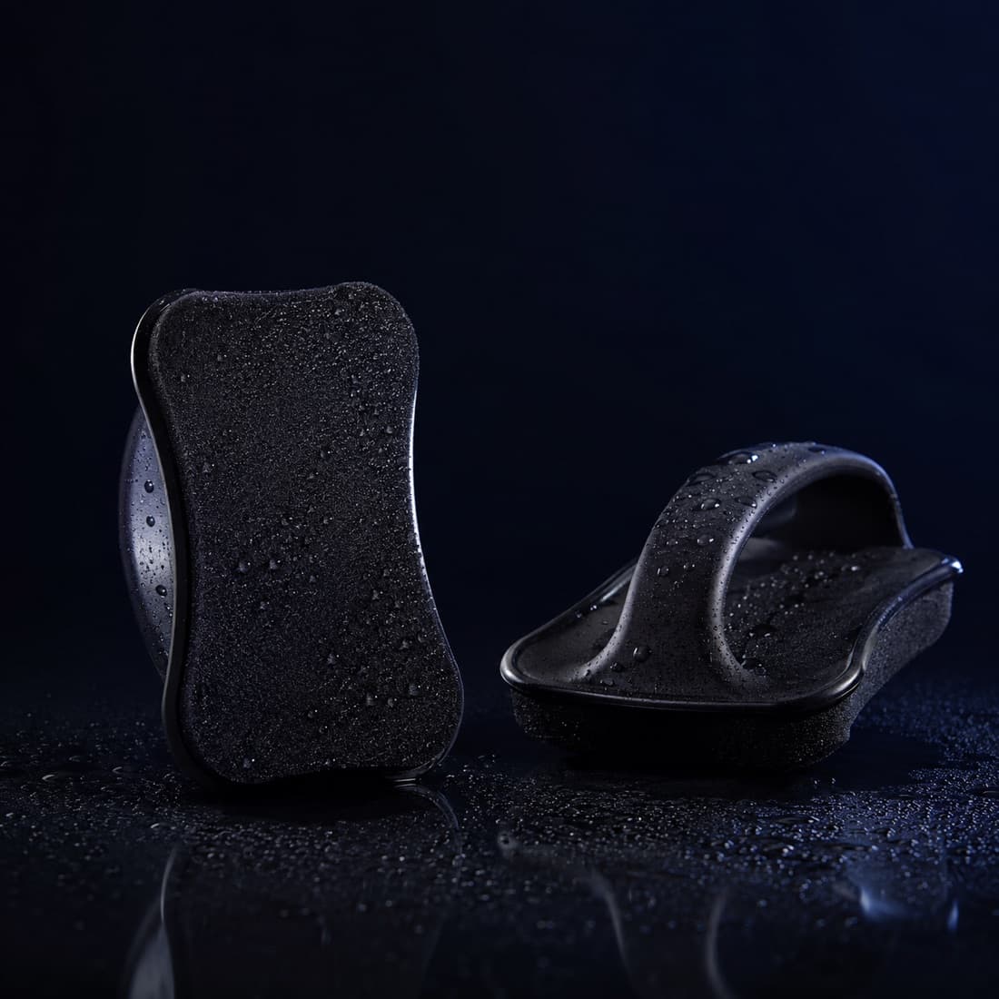 Tyre Applicator Pad Duo — Curved foam pads with a hand shield. Product on the tyre, not on you.